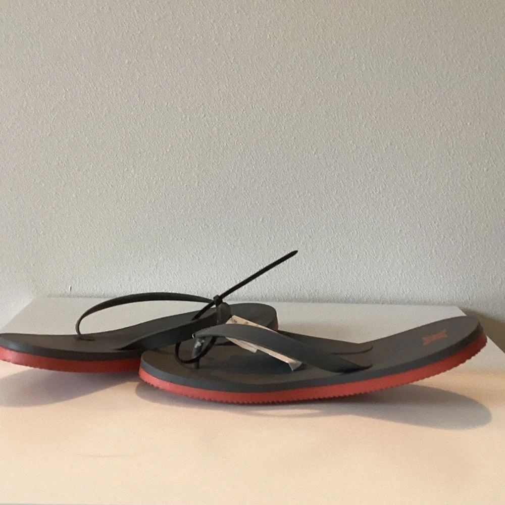 Hurley Men's Gray and Red Flip Flop Sandals Size 13 NB